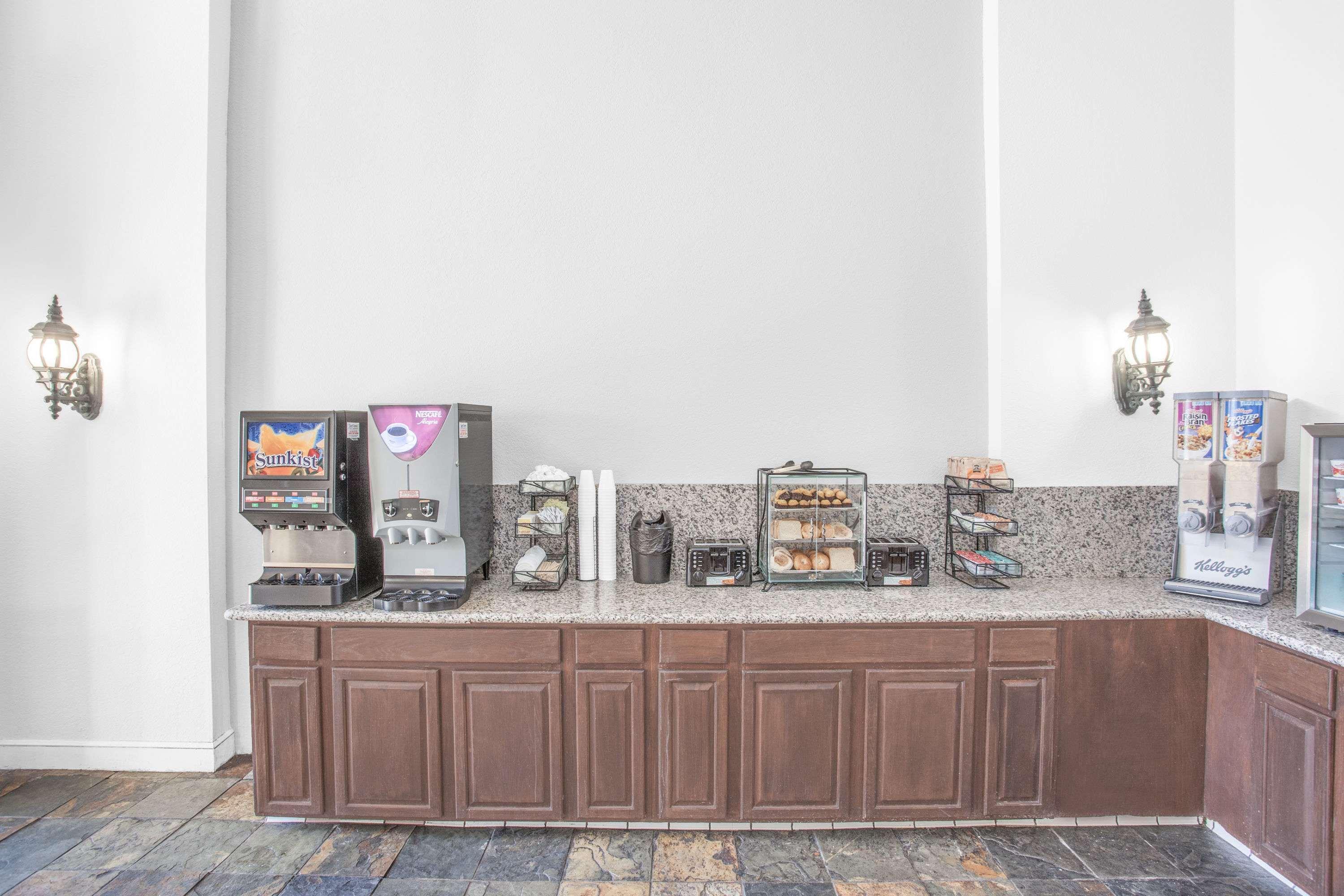 Ramada By Wyndham Barstow Hotel Ngoại thất bức ảnh